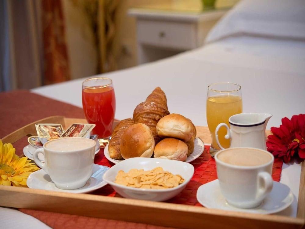Residenza Domiziano Bed & Breakfast Rome Bagian luar foto