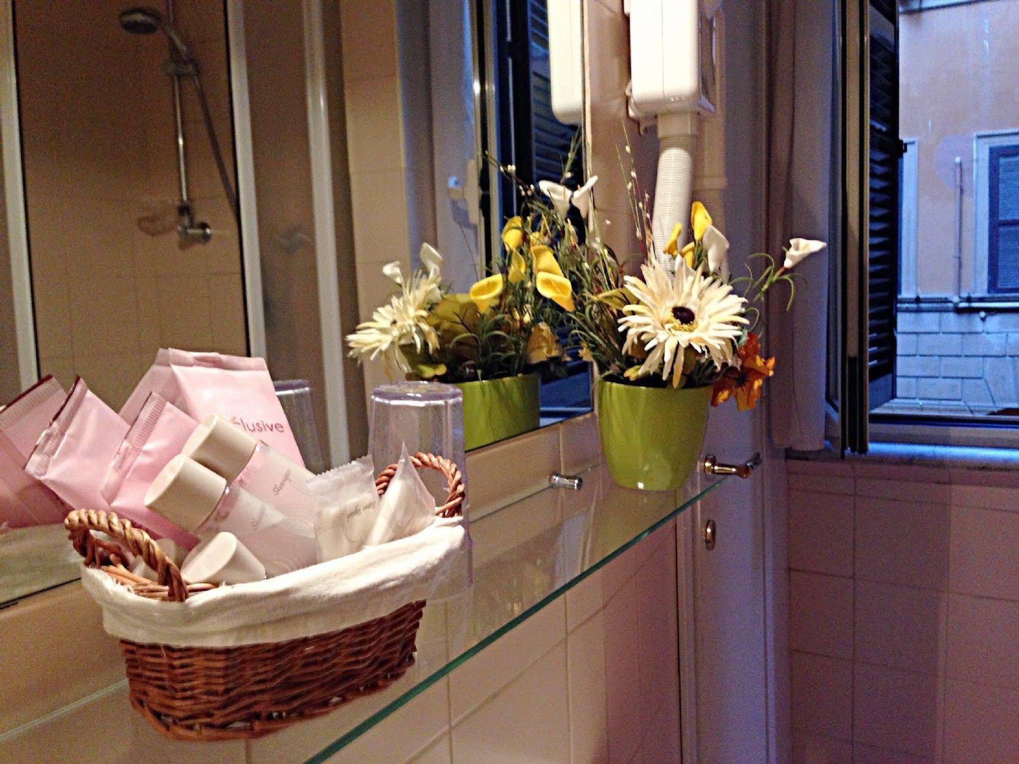Residenza Domiziano Bed & Breakfast Rome Bagian luar foto