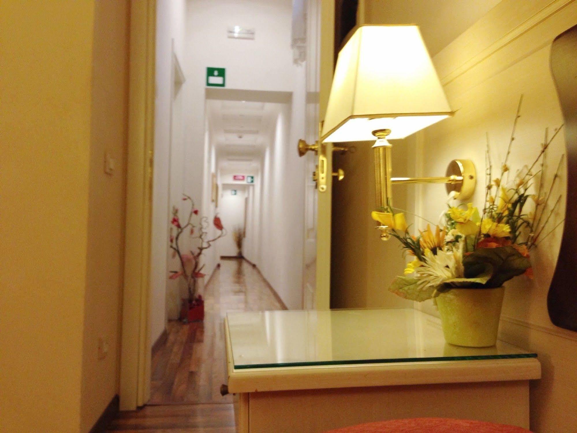 Residenza Domiziano Bed & Breakfast Rome Bagian luar foto