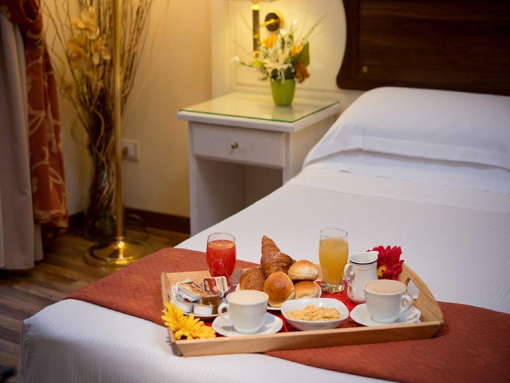 Residenza Domiziano Bed & Breakfast Rome Bagian luar foto